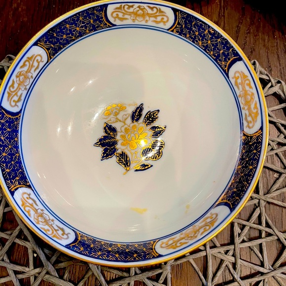 Signed Gold Imari handpianted bowl